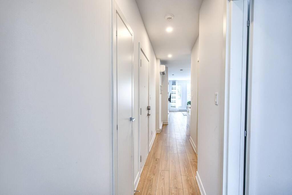 Beautiful & New! Renovated For Your Style Comfort Appartement Montréal Buitenkant foto